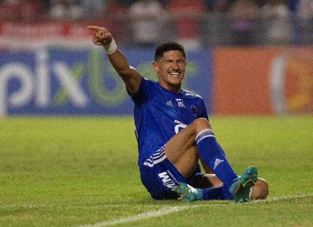 Cruzeiro vence CRB por 2 a 0 e est&aacute; a uma vit&oacute;ria de confirmar volta &agrave; S&eacute;rie A