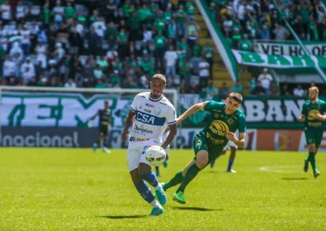 Por 1 a 0, Chapecoense vence CSA com gol no final da partida