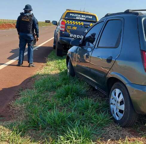 PM apreende &ldquo;Celtinha&rdquo; abandonado em rodovia com R$ 1,4 milh&atilde;o em maconha