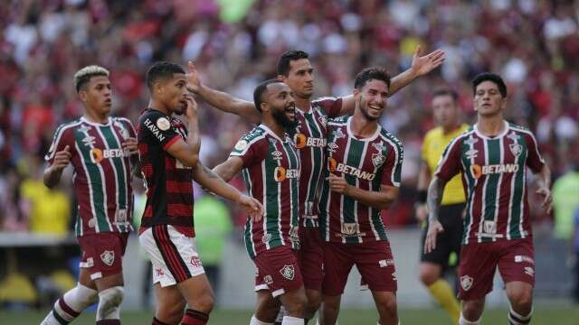 Fluminense vence Flamengo em cl&aacute;ssico marcado por expuls&otilde;es 