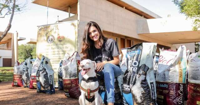 Advogada que vendia geleia para ajudar c&atilde;es e gatos, j&aacute; doou 4t de ra&ccedil;&otilde;es