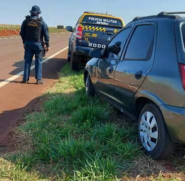 PM apreende “Celtinha” abandonado em rodovia com R$ 1,4 milhão em maconha