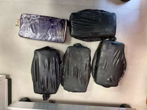 Passageira de MS é presa tentando embarcar com coca no aeroporto da PB