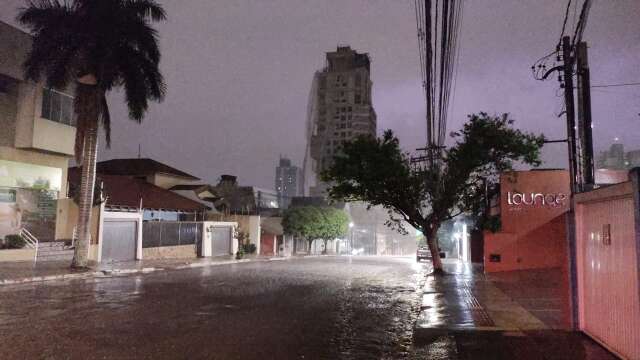 Tempestade na Capital teve 192 raios, segundo meteorologista