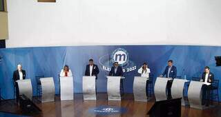 Candidatos em debate ocorrido no auditório do Crea-MS (Conselho Regional de Engenharia e Agronomia). (Foto: Alex Machado)