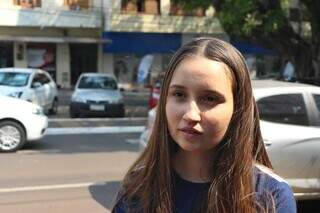 Bruna Rodrigues, 16 anos, fala sobre a escolha do candidato na primeira votação. (Foto: Paulo Franscis)
