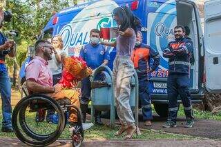 Médico aluga ambulância e simula acidente para pedido de casamento