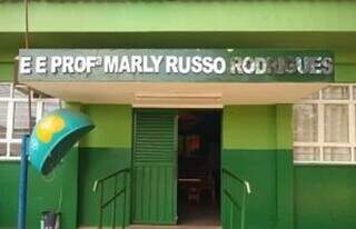 Prédio da Escola Estadual Marly Russo, em Aquidauana. (Foto: Reprodução SED)