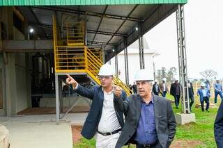 Governador Reinaldo Azambuja visita instalações de fábrica em dia de inaguração. (Foto: Chico Ribeiro)