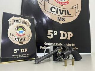 Arma apresentada pelo comerciante. (Foto: Divulgação)