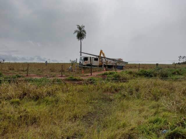 Cidade fica sem energia ap&oacute;s a queda de 15 postes durante temporal