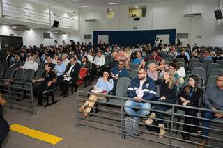 Público presente na audência sobre a Santa Casa. (Foto: Izaias Medeiros / Câmara Municipal)