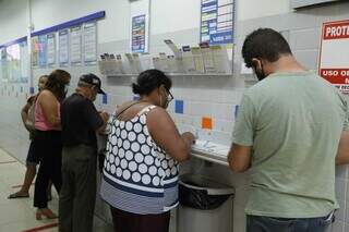 Movimentação de apostadores numa lotérica de Campo Grande (Foto: arquivo / Kisie Aionã) 