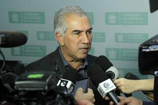 Governador Reinaldo Azambuja (PSDB) durante entrevista após lançamento do Proaves. (Foto: Chico Ribeiro)