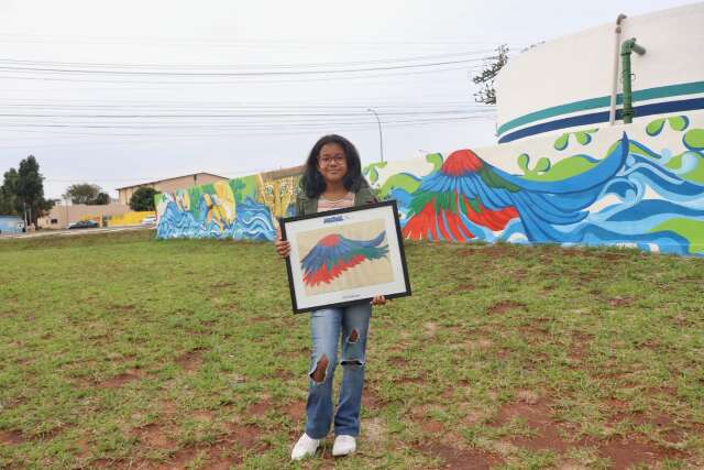 Desenho de arara vermelha ganha concurso e estampa 3&ordm; Mural da &Aacute;guas Guariroba