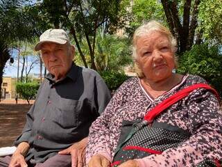 Esther Alves, 78 anos, ao lado do esposo José. (Foto: Mariely Barros)