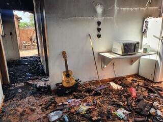 Homem tem casa incendiada ap&oacute;s socorrer vizinha agredida pelo ex