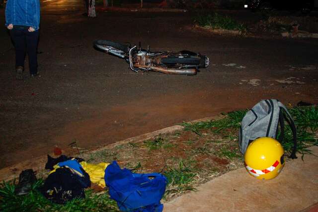 Motociclista &eacute; intubado em ambul&acirc;ncia ap&oacute;s colis&atilde;o no Vilas Boas
