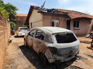 Homem tem casa incendiada após socorrer vizinha agredida pelo ex Homem tem casa incendiada após socorrer vizinha agredida pelo ex