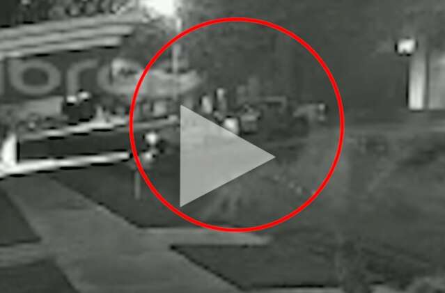 Homem tem camionete roubada por trio armado em cruzamento