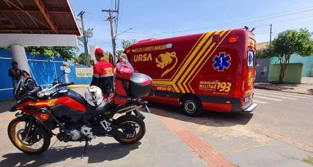 Mulher tem queimaduras de 2&deg; grau ap&oacute;s panela explodir em escola 
