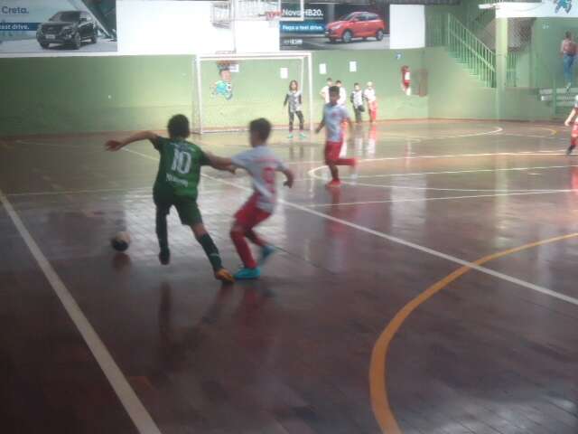 Goleada marca oitava rodada da Copa Pelezinho de Futsal 