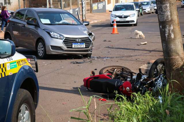 Enfermeira fica em estado grave, atropelada por policial que recusa baf&ocirc;metro