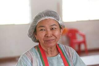 Elena Kurashige, de 57 anos, detalha que tradições vão para além da comida. (Foto: Marcos Maluf)