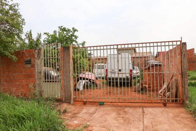 Pol&iacute;cia prende dono e resgata pitbulls que, com fome, chegaram a comer outro c&atilde;o