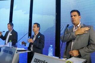 Eduardo Riedel (PSDB), Marquinhos Trad (PSD) e Capitão Contar (PRTB). (Foto: Henrique Kawaminami)