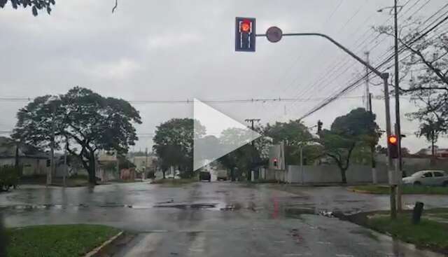  Chuva atinge v&aacute;rias cidades da regi&atilde;o sul na manh&atilde; desta segunda