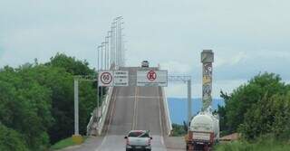 Ponte sobre o rio Paraguai, em Porto Murtinho (Foto: Xavier Neto)