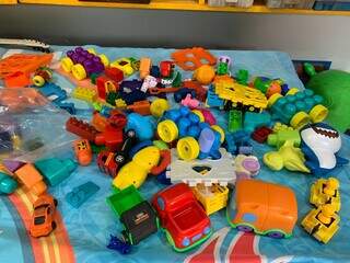 Brinquedos são separados e higienizados antes de serem distribuídos. (Foto: Arquivo pessoal)