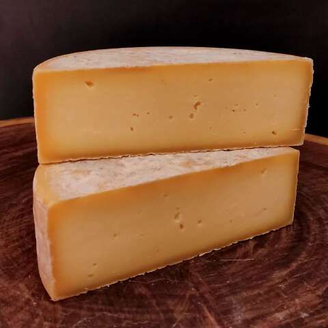 Produção artesanal une família que faz queijo picante e amanteigado