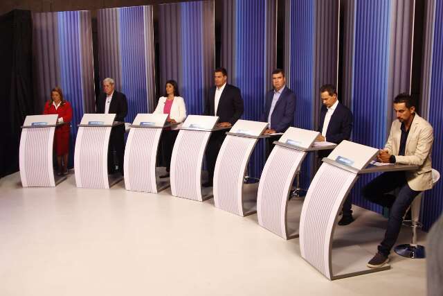 &Agrave;s v&eacute;speras da elei&ccedil;&atilde;o, candidatos evitam confronto e preservam campanha