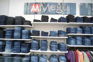 Mega Jeans preparou promoção imperdível para esta sexta-feira e sábado em Campo Grande. (Foto: Marcos Maluf)