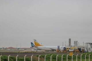 Aeronovas estacionadas no Aeroporto Internacional de Campo Grande. (Foto: Henrique Kawaminami/Arquivo)