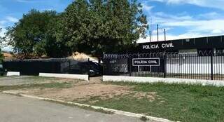 Fachada da Delegacia de Polícia Civil de Porto Murtinho, onde caso é investigado. (Foto: Divulgação)