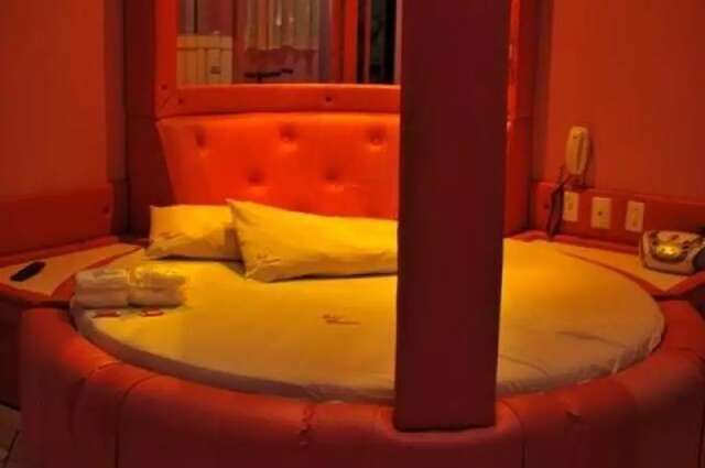 Mulher vai no motel com desconhecido, acorda e diz que foi furtada