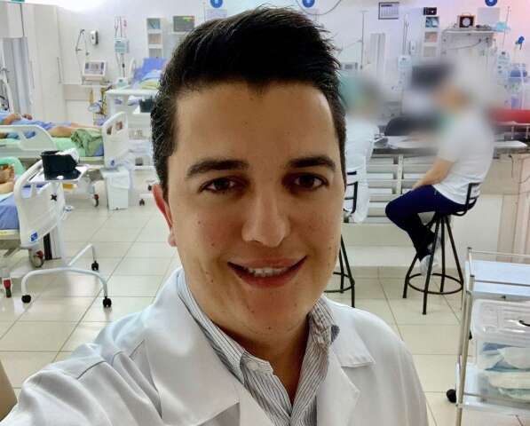 M&eacute;dico demitido por ser acusado de bater na mulher ganha a&ccedil;&atilde;o na Justi&ccedil;a