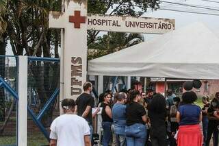 Paralisação dos funcionários da EBSERH em frente ao hospital universitário da Capital. (Foto: Marcos Maluf)
