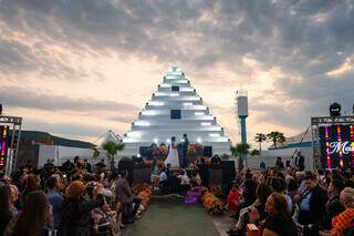 Cerimônia foi celebrada pelos noivos na comunidade Zigurats. (Foto: Marcus Moriyama