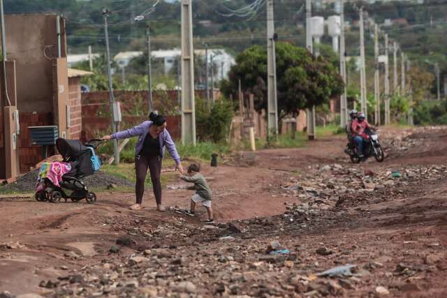 Na Campo Grande de R$ 4,7 bilh&otilde;es, n&atilde;o sobrou R$ 1 para rua tomada pela lama 