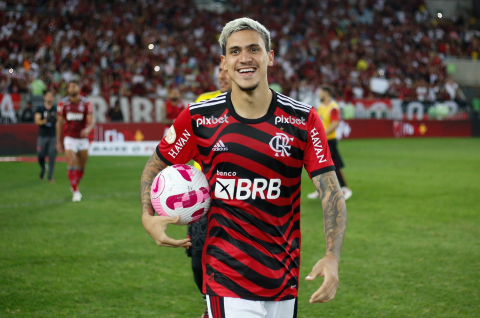 Pedro brilha em vitória de 4 a 1 do Flamengo sobre o Bragantino 