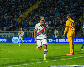 Jogadores em campo durante a partida desta noite. (Foto: Zona Mista Fotografias)