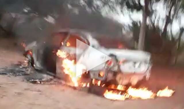 Com placas de Belo Horizonte, carro &eacute; incendiado em estrada na fronteira
