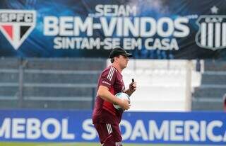 Rogério Ceni comandando treino do São Paulo já no estádio da decisão (Foto: Rubens Chiri/SPFC)