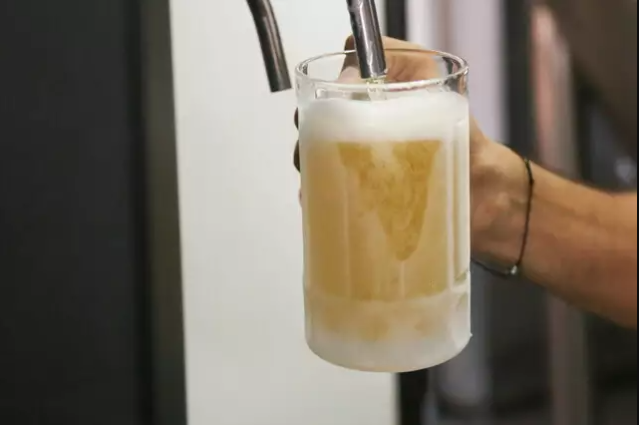 Bares sofrem nova derrota e consumo de &aacute;lcool segue proibido