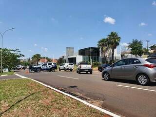 Avenida foi interditada entre a Rua das Garças e Av. Mato Grosso (Foto: Ana Oshiro)