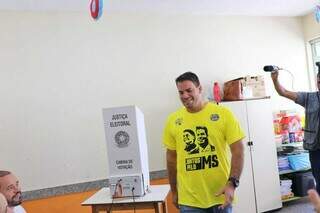 Candidato ao governo do Estado, Renan Contar, durante votação. (Foto: Natália Olliver)